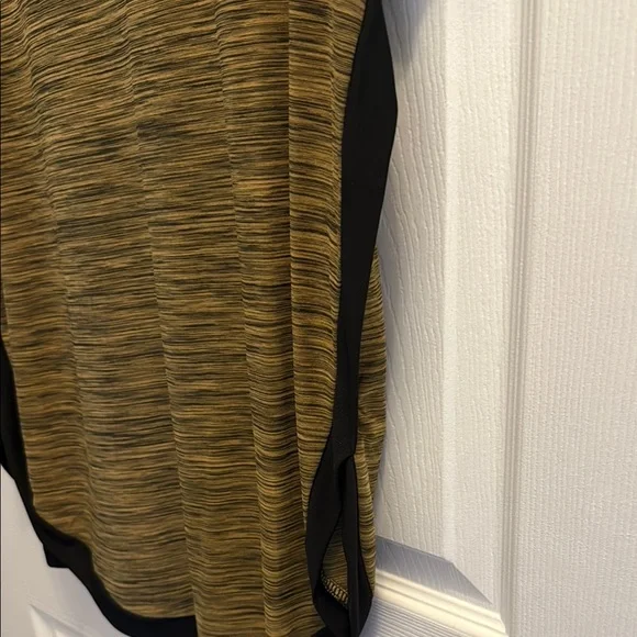 Suzie In The City Green and Black Relaxed Fit Tee - Picture 6 of 9